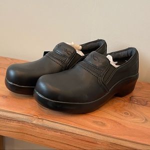 New Black Size 9 Ariat Clogs